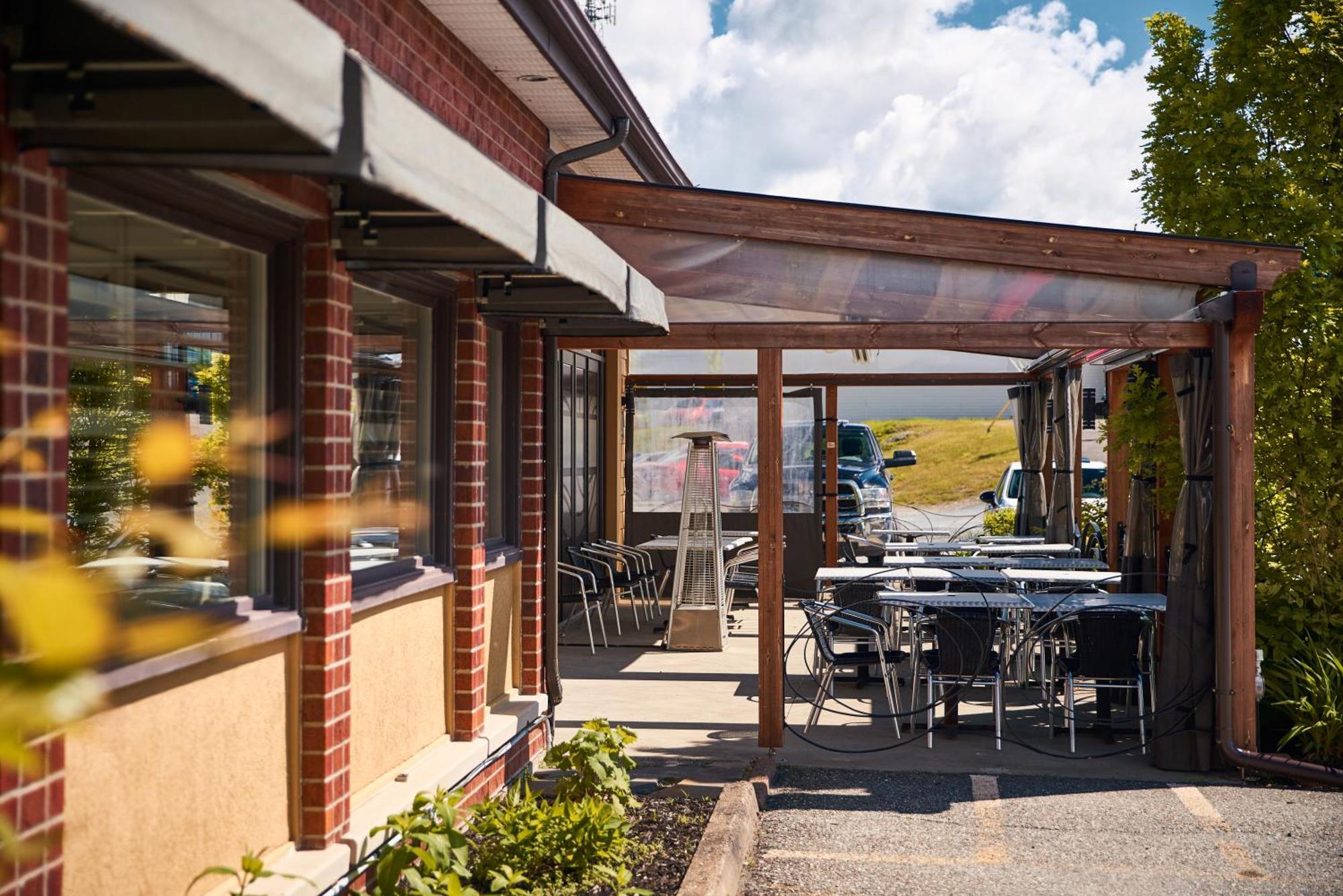 Hotel-Resto-Bar Le Journel Saint-Joseph-de-Beauce Exterior photo