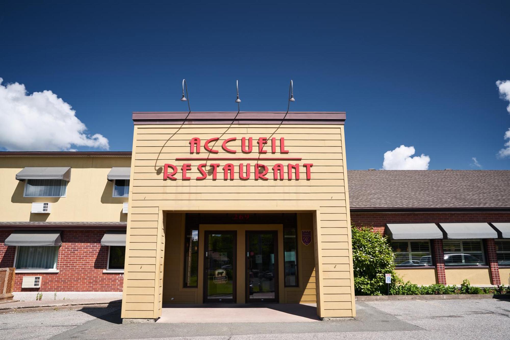 Hotel-Resto-Bar Le Journel Saint-Joseph-de-Beauce Exterior photo