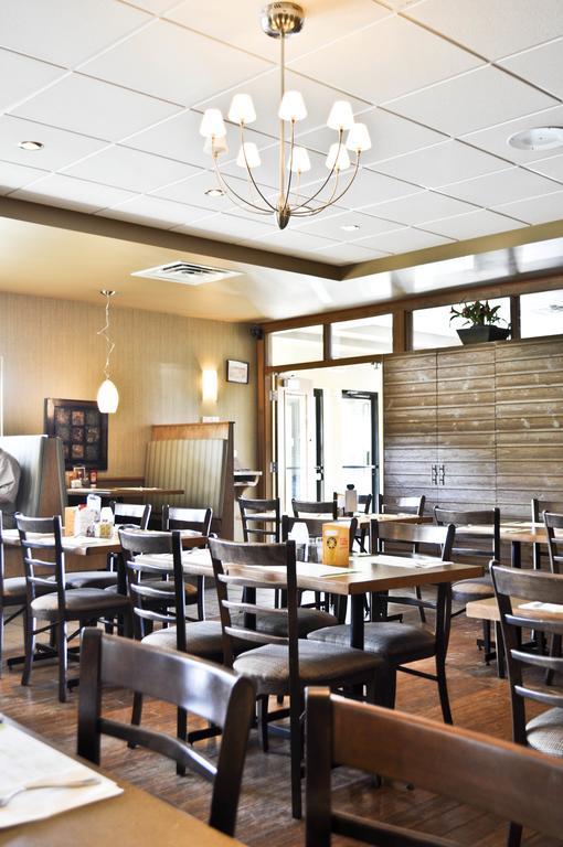 Hotel-Resto-Bar Le Journel Saint-Joseph-de-Beauce Exterior photo